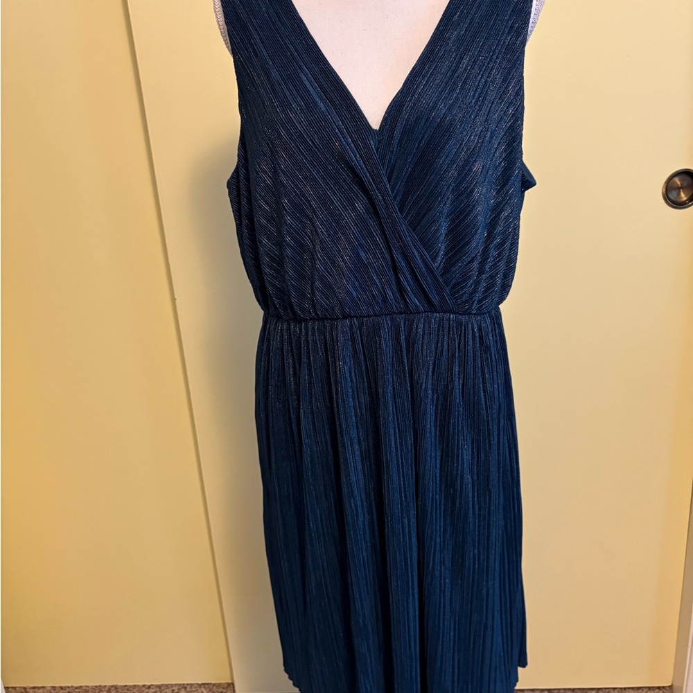 Chic Sleeveless Navy Dress